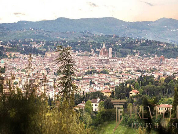Вид на Флоренцию с зелеными холмами и историческими зданиями, популярное фото для агентства недвижимости Треви Элит, специализирующегося на элитной итальянской недвижимости.