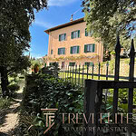 Эксклюзивное итальянское загородное жилье в живописной природной зоне.