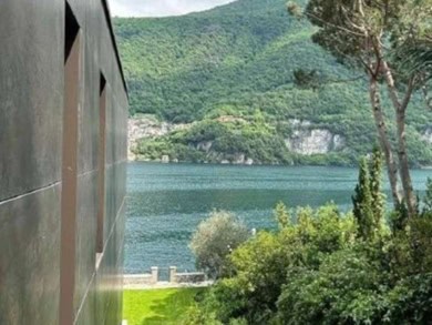 Современная вилла на озере Комо