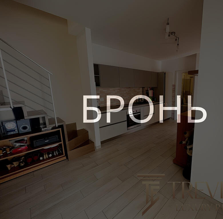 Квартира с современным интерьером, просторная и уютная, подходит для комфортной жизни и аренды через агентство недвижимости Треви Элит.