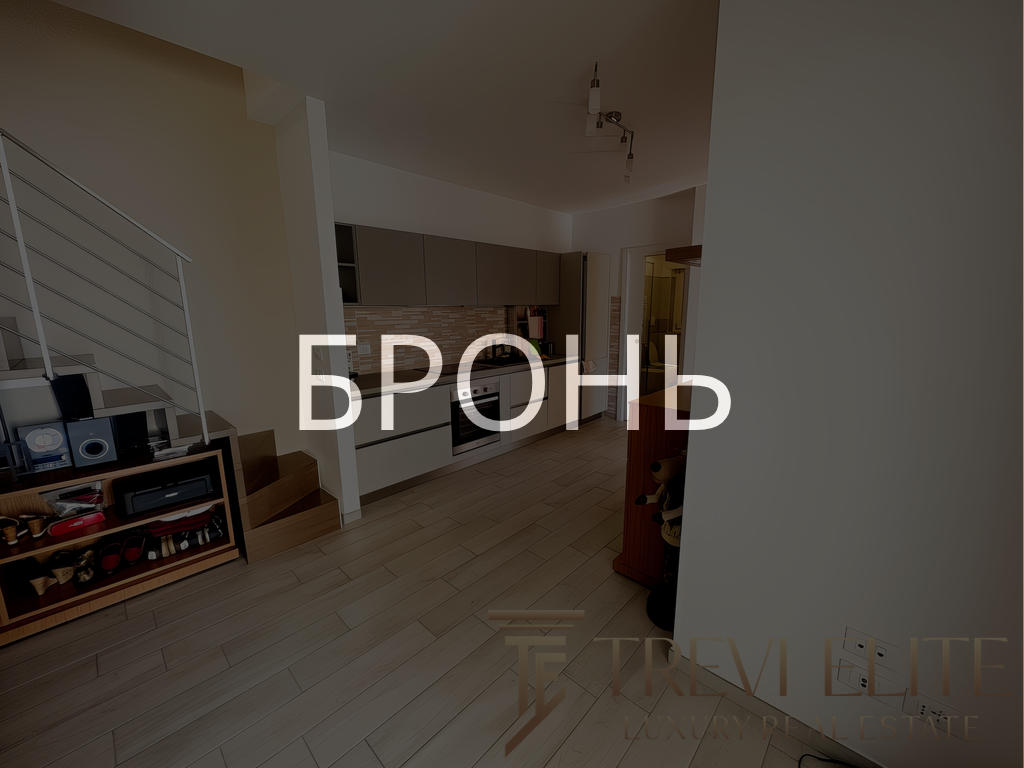 Квартира с современным интерьером, просторная и уютная, подходит для комфортной жизни и аренды через агентство недвижимости Треви Элит.