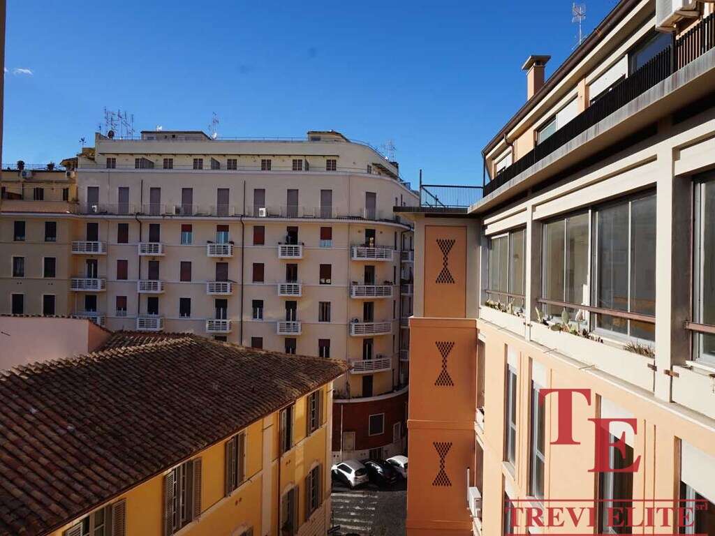 novaya kvartira v tsentre rima (11)