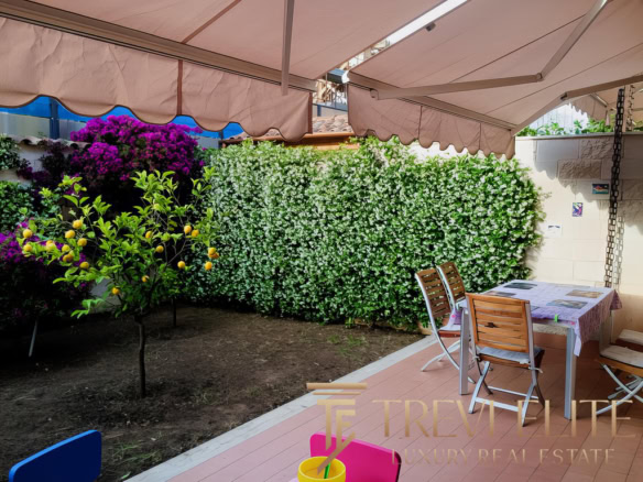 - Иллюстрация уютной террасы с цветущими деревьями и навесом, идеально для отдыха и семейных вечеров.