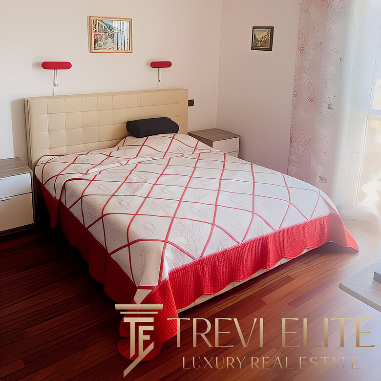 Современная спальня с уютным кроватью, светлыми стенами, ярким постельным бельем и идеальным освещением, украшенная картинами и эффектными светильниками.