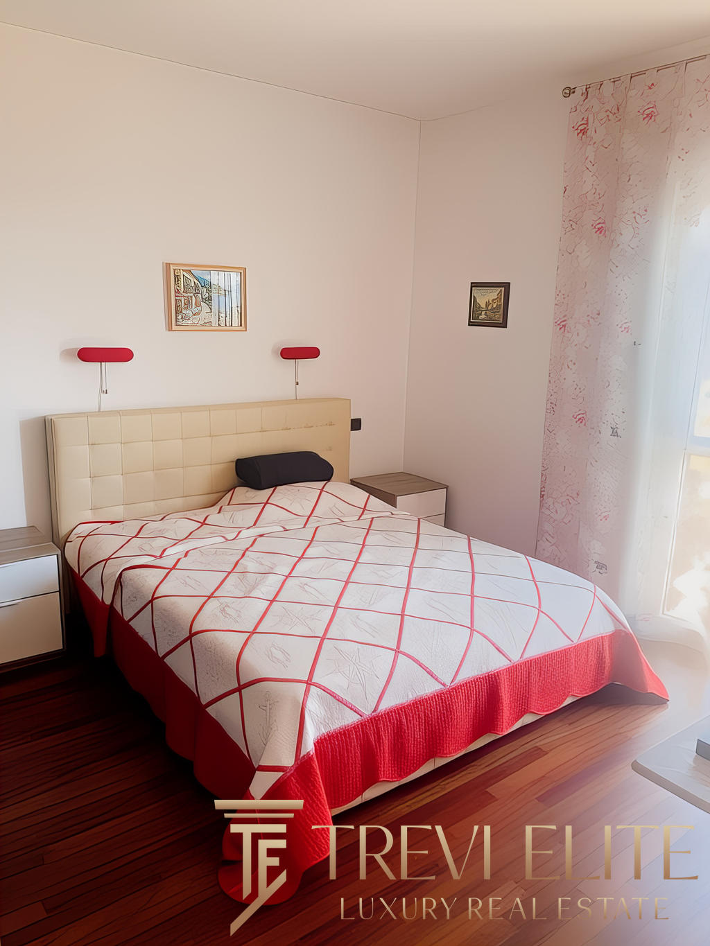 Современная спальня с уютным кроватью, светлыми стенами, ярким постельным бельем и идеальным освещением, украшенная картинами и эффектными светильниками.