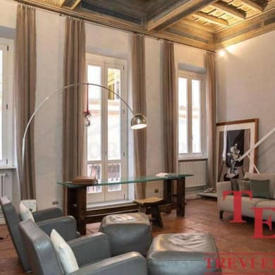 Квартира у фонтана Треви в Риме с балконом