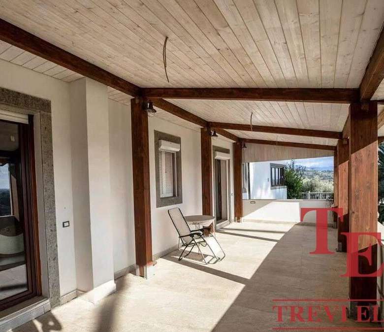 villa s bassejnim v italii lazio rieti (2)