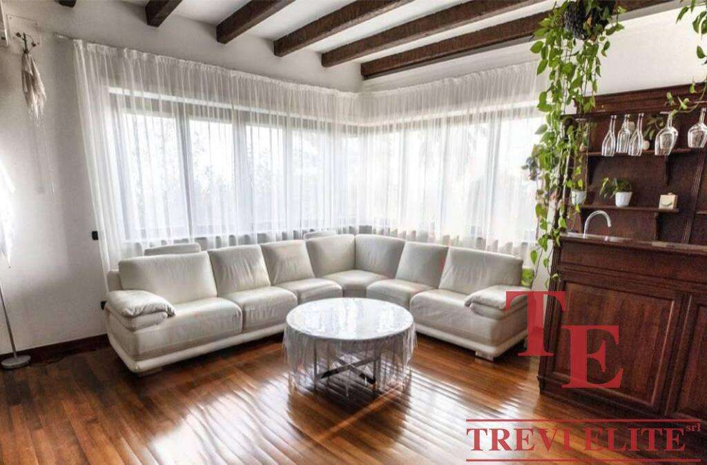 villa s bassejnim v italii lazio rieti (21)