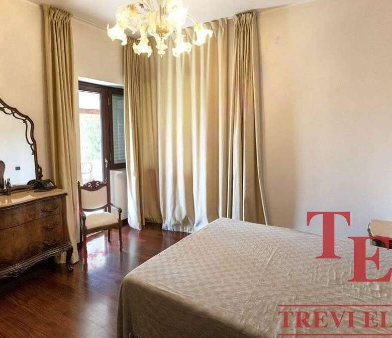 villa s bassejnim v italii lazio rieti (25)