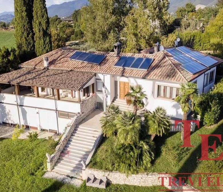 villa s bassejnim v italii lazio rieti (4)