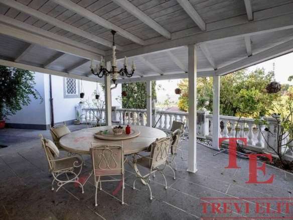 villa s bassejnim v italii lazio rieti (7)