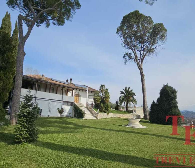 villa v lazio s bassejnom (1)