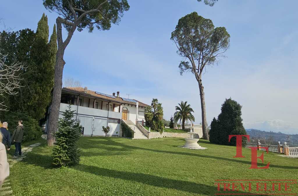 villa v lazio s bassejnom (1)