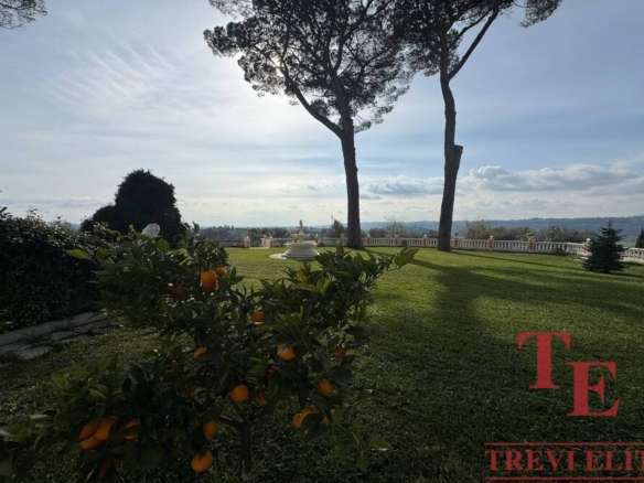 villa v lazio s bassejnom (2)