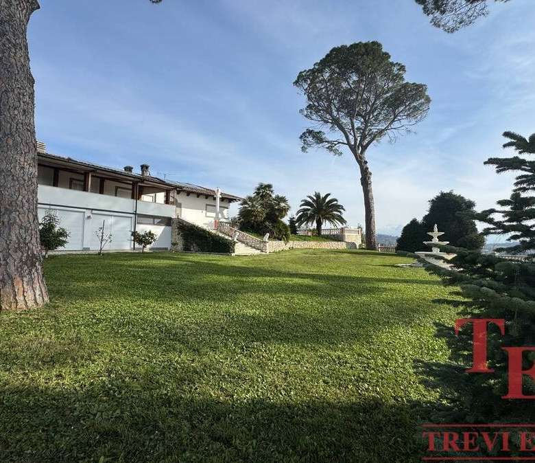 villa v lazio s bassejnom (3)