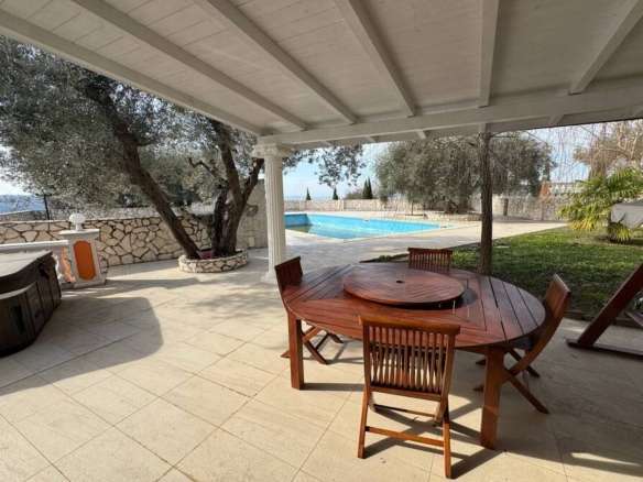 villa with pool lazio