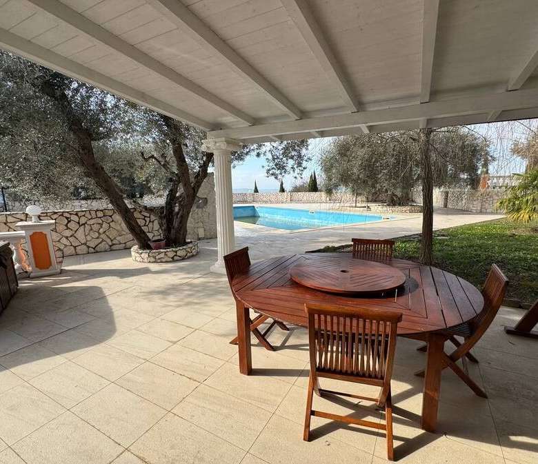 villa with pool lazio