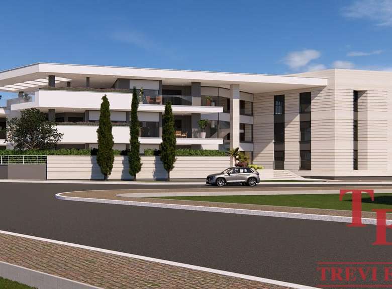 Эксклюзивное современное здание роскошной недвижимости в Италии, окруженное аккуратным ландшафтом и уютной зоной отдыха, предлагающее комфорт и престиж.