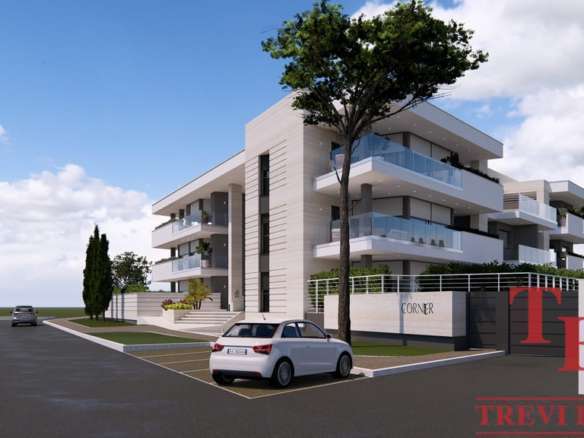 Высококлассный современный жилой комплекс с просторными квартирами и панорамными видами, расположенный в престижном районе, идеально подходит для элитной недвижимости.