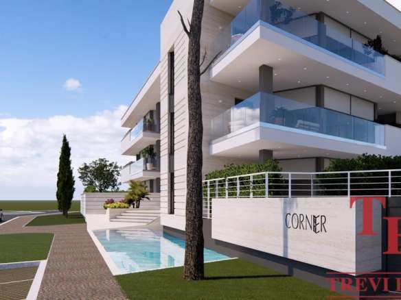 Ультрасовременный жилой комплекс с просторными квартирами, панорамными видами и собственной инфраструктурой, расположенный в престижном районе города.