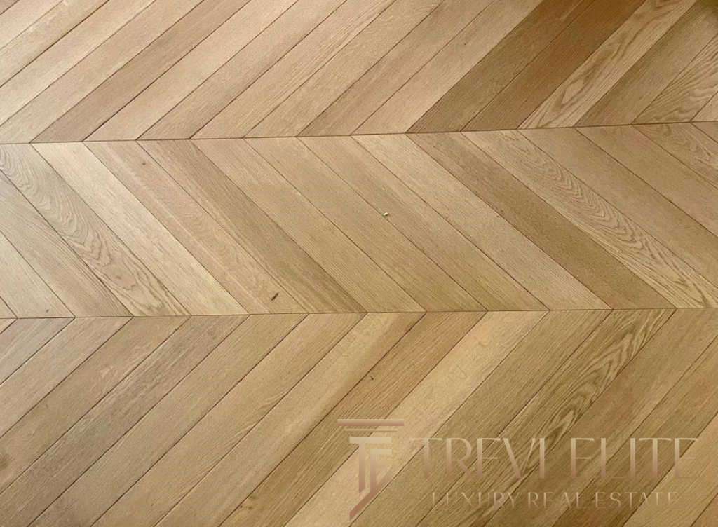 Высококачественный паркет из натурального дерева для элитных интерьеров.