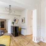 Эксклюзивный интерьер современной квартиры в стиле лофт с уютной гостиной и стильным дизайном. Бұлжалы, аренда или продажа престижной недвижимости в России и за рубежом.