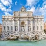 Римский фонтан Треви, символ Италии, расположенный в центре Рима, с богатым архитектурным декором и escultural decor. Идеальное место для покупки или аренды элитной недвижимости в Италии.