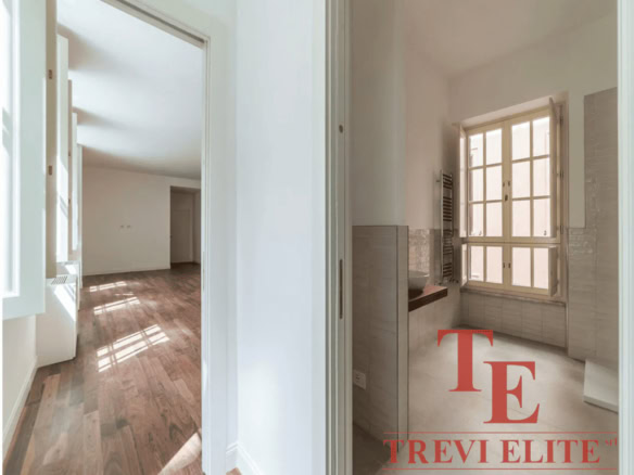 Современное элитное жилье с светлыми интерьерами и просторными окнами, обеспечивающими естественное освещение. Идеально подходит для ценителей комфорта и стиля в недвижимости класса люкс.