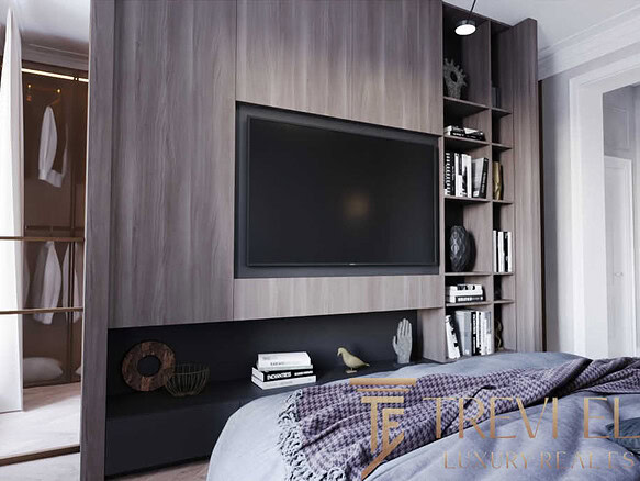 Современная гостиная с встроенным телевизором, элегантной shelving-системой и стильным декором, создающая уютную атмосферу для семейного отдыха и развлечений.
