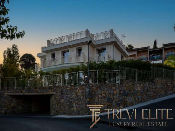 Элитный современный дом на холме, роскошная вилла с просторными террасами и панорамным видом, идеальный выбор для ценителей эксклюзивной недвижимости.