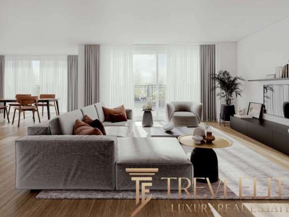 Современная роскошная гостиная с светлыми стенами и большим окном, создающим открытое пространство и естественное освещение, идеальная для элитной недвижимости.