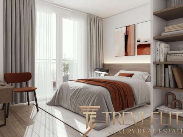 Современная спальня в роскошной квартире с большими окнами, стильной мебелью и уютной атмосферой, идеально подходит для обещанных элитных интерьеров от Треви Элит.