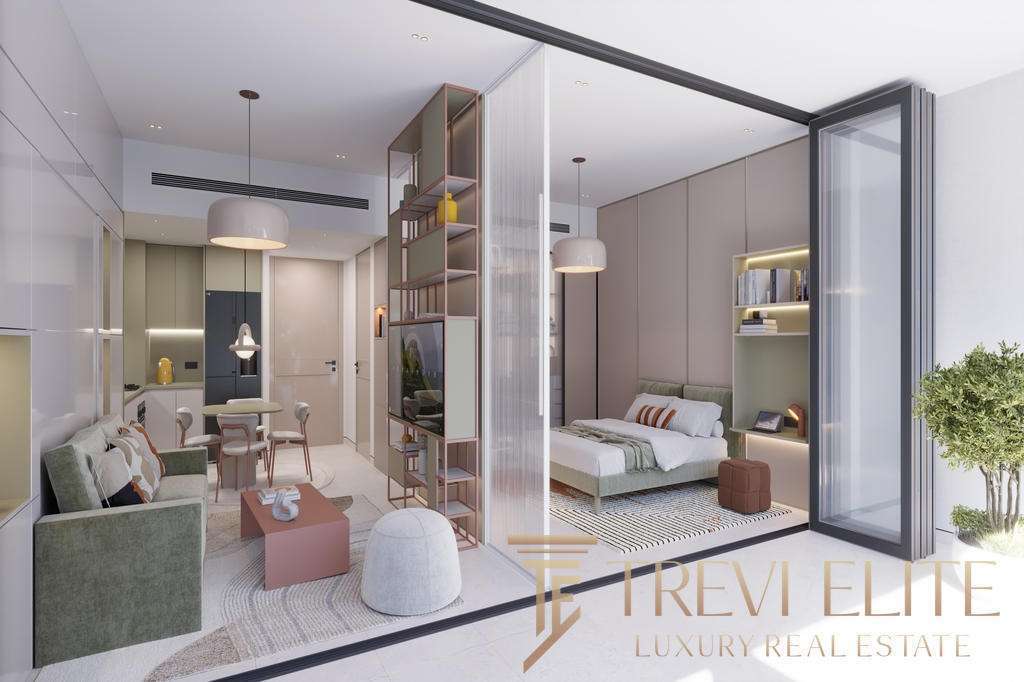 Узкий вид современной дизайнерской квартиры с просторной гостиной и спальней, разделенной стеклянной перегородкой, светлые тоновые решения, мебель в стиле минимализм, зелёные растения, естественное освещение.