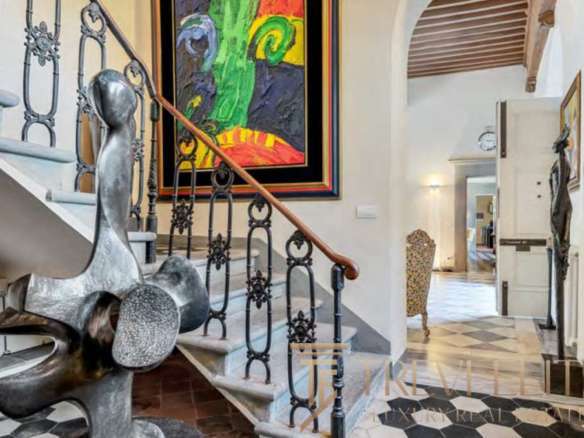 Высококлассное интерьерное оформление в элитном агентстве недвижимости Треви Элит, продажа роскошных итальянских и международных объектов.