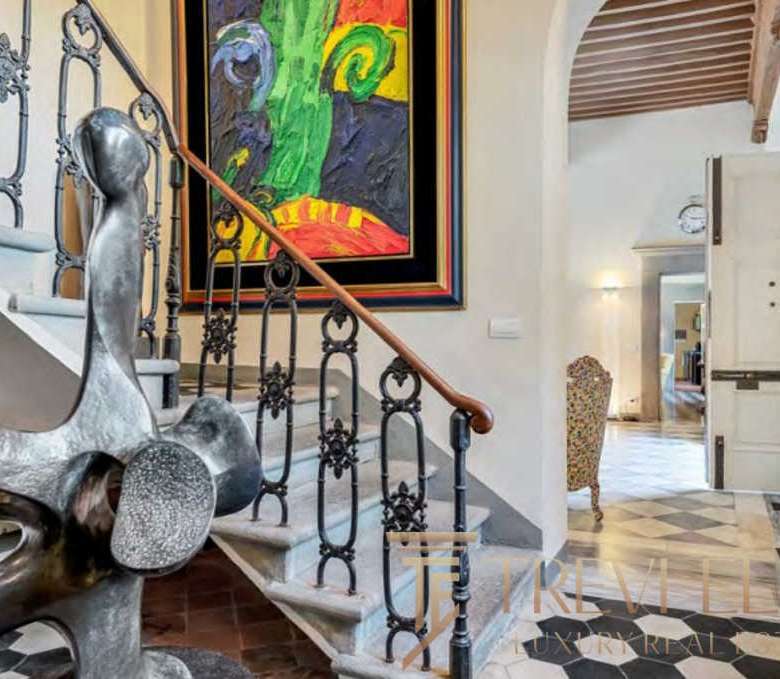 Высококлассное интерьерное оформление в элитном агентстве недвижимости Треви Элит, продажа роскошных итальянских и международных объектов.