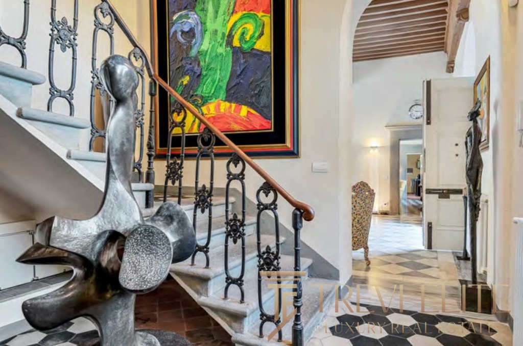 Высококлассное интерьерное оформление в элитном агентстве недвижимости Треви Элит, продажа роскошных итальянских и международных объектов.