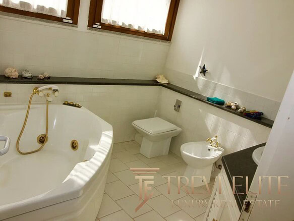 dom u vody v italii24