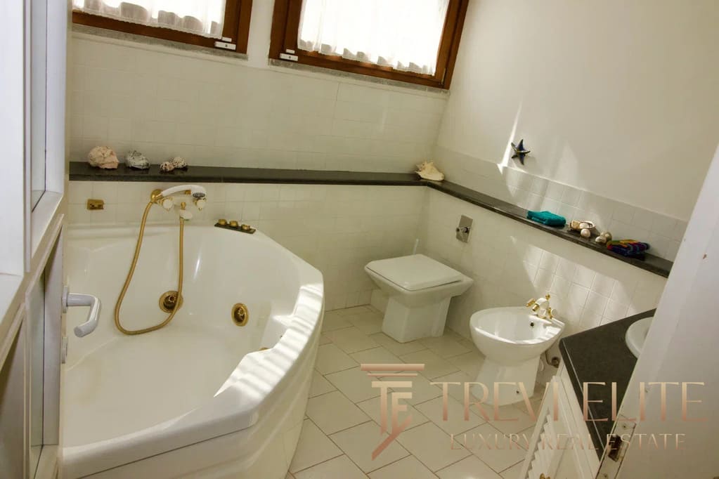 dom u vody v italii24