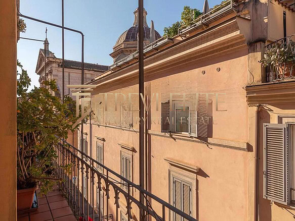 kvartira okolo kolizeya s terrasoy (19)