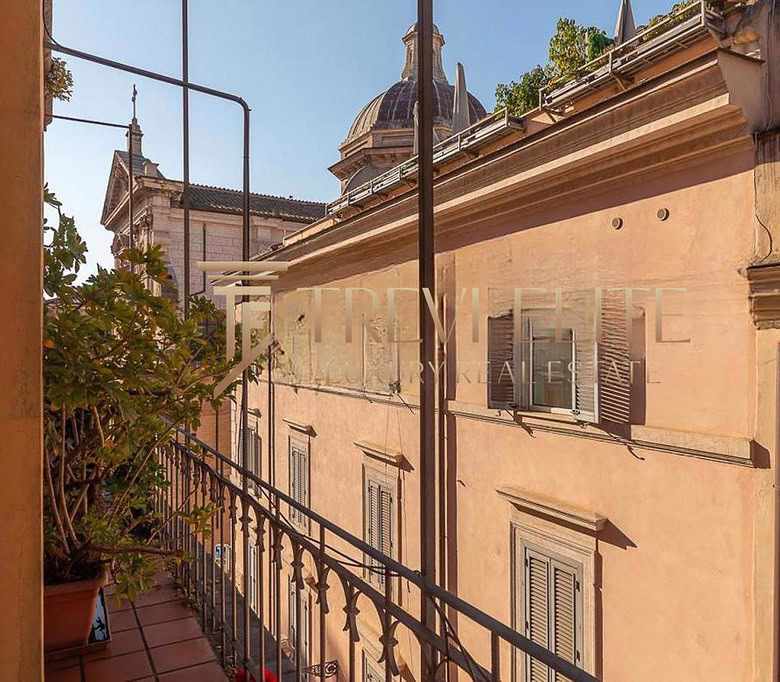 kvartira okolo kolizeya s terrasoy (19)