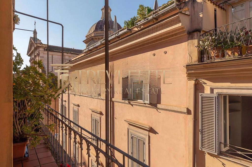 kvartira okolo kolizeya s terrasoy (19)