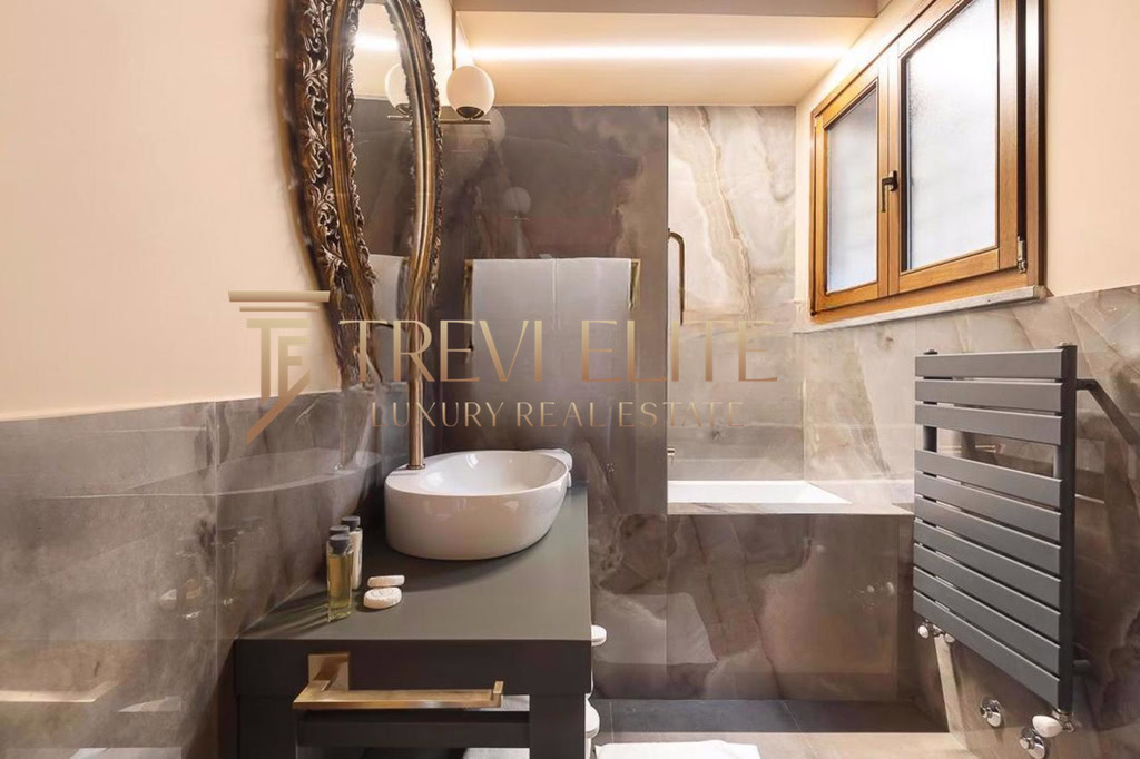 kvartira okolo kolizeya s terrasoy (20)