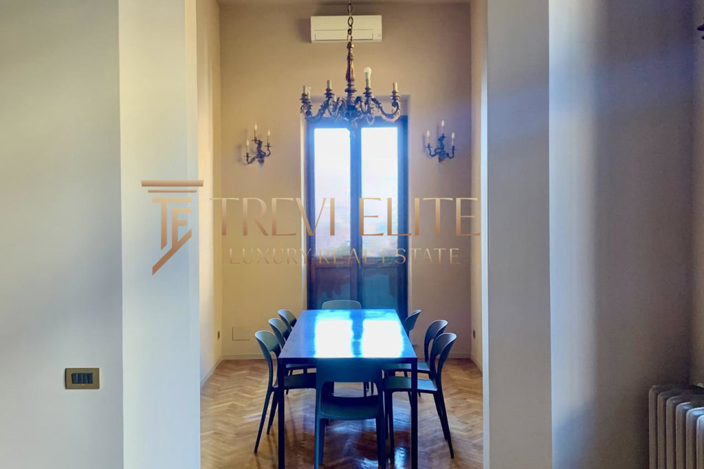 kvartira okolo kolizeya s terrasoy (25)