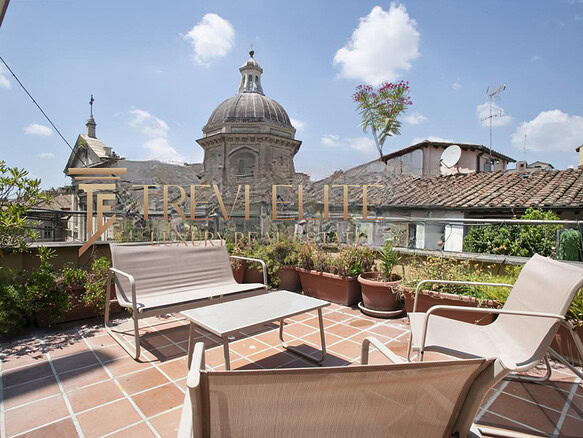 kvartira okolo kolizeya s terrasoy (26)