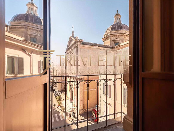 kvartira okolo kolizeya s terrasoy (5)