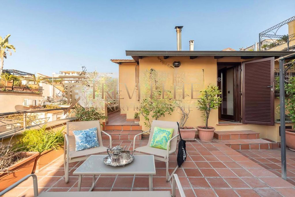 kvartira okolo kolizeya s terrasoy (6)