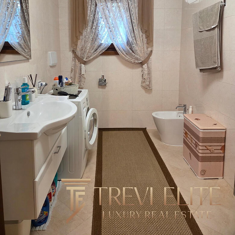 villa fonte nuova 42