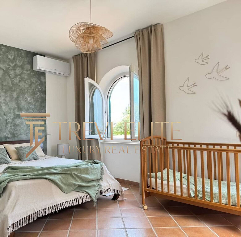 villa s bassejnom ryadom s peschanym plyazhem (1)