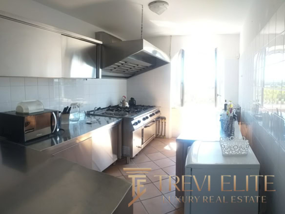 villa s bassejnom ryadom s peschanym plyazhem (11)