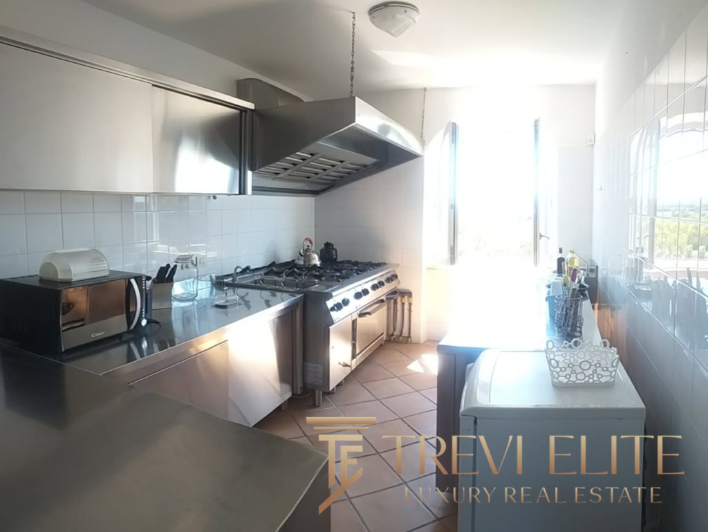 villa s bassejnom ryadom s peschanym plyazhem (11)